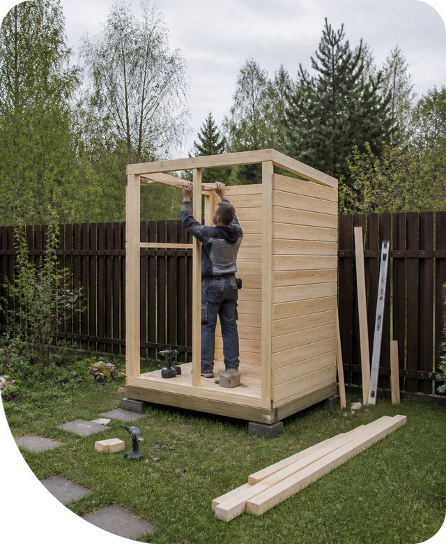 Изготовление и монтаж деревянного летнего душа под ключ в Лобне